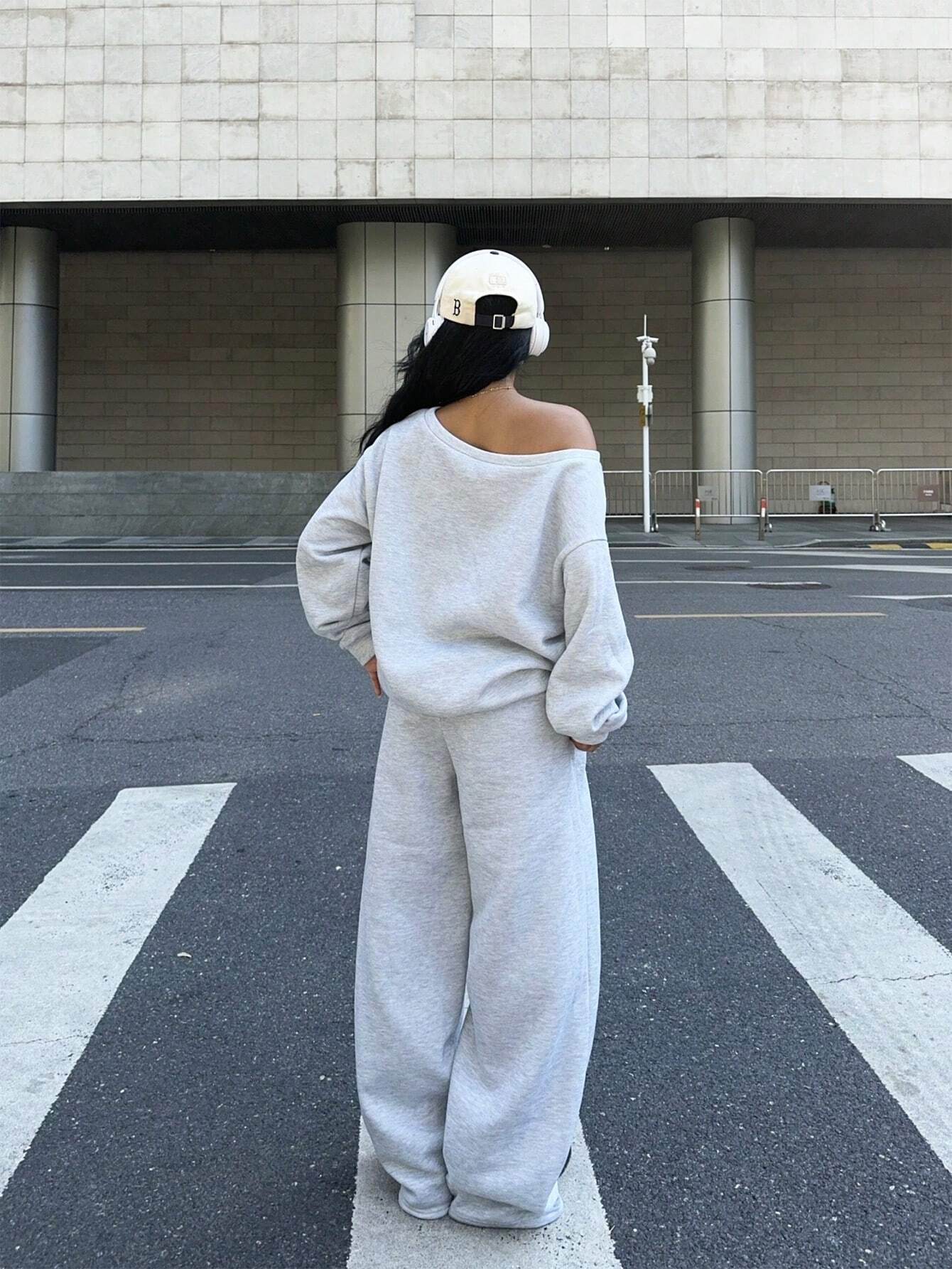 SXV 2pcs Women's 23 Number Graphic Wide Neck Off Shoulder Loose Sweatshirt And Wide-Leg Thick Warm Pants Set, Suitable For Autumn