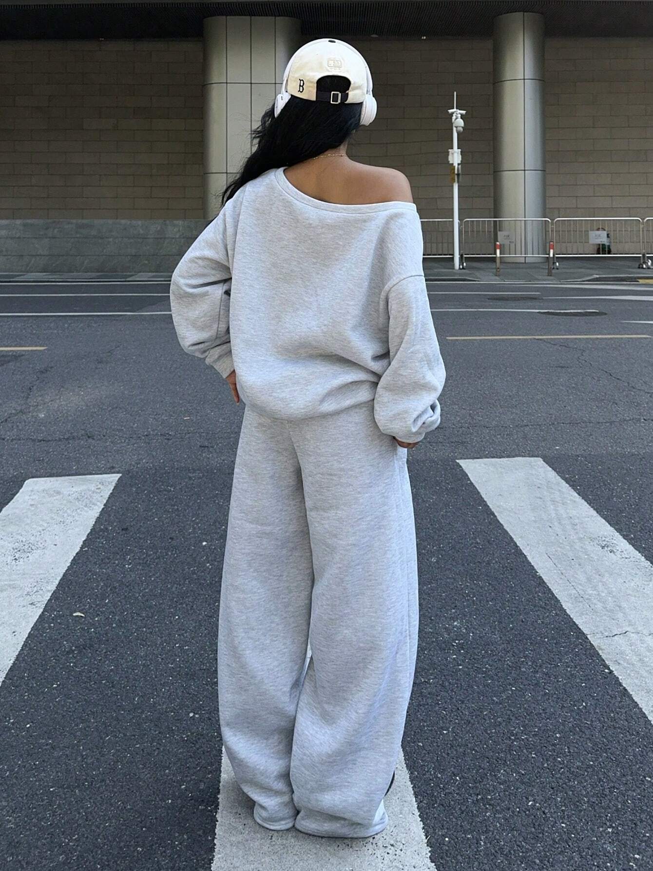 SXV 2pcs Ahletic dept Women's Set Oversized Off-Shoulder Loose Sweatshirt And Wide-Leg Thermal Lined Sweatpants For Autumn