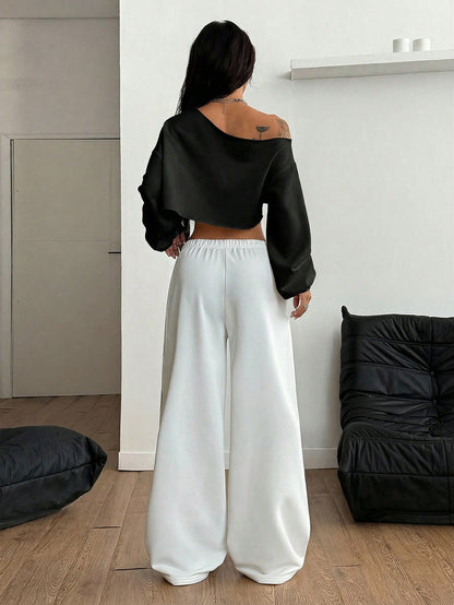 SXV Casual Street Style Black Base Black & Gray Mouth Print Graphic Off-Shoulder Cropped Sweatshirt